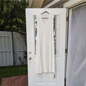 Elegant White Sleeveless Dress